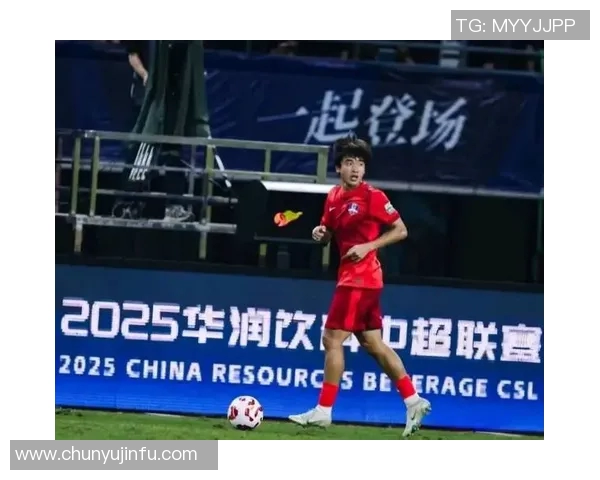 从校园到赛场体育老师逆袭成足球明星的励志故事